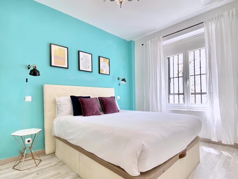 Photo of the whole room, Bedroom