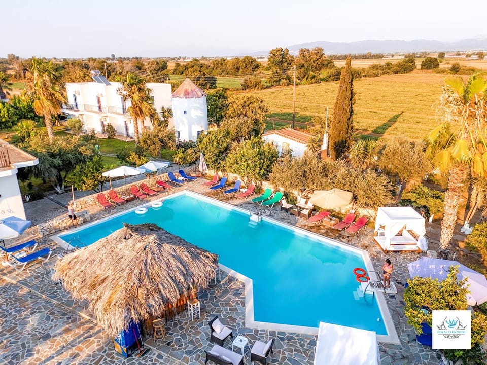 Swimming pool, Swimming pool