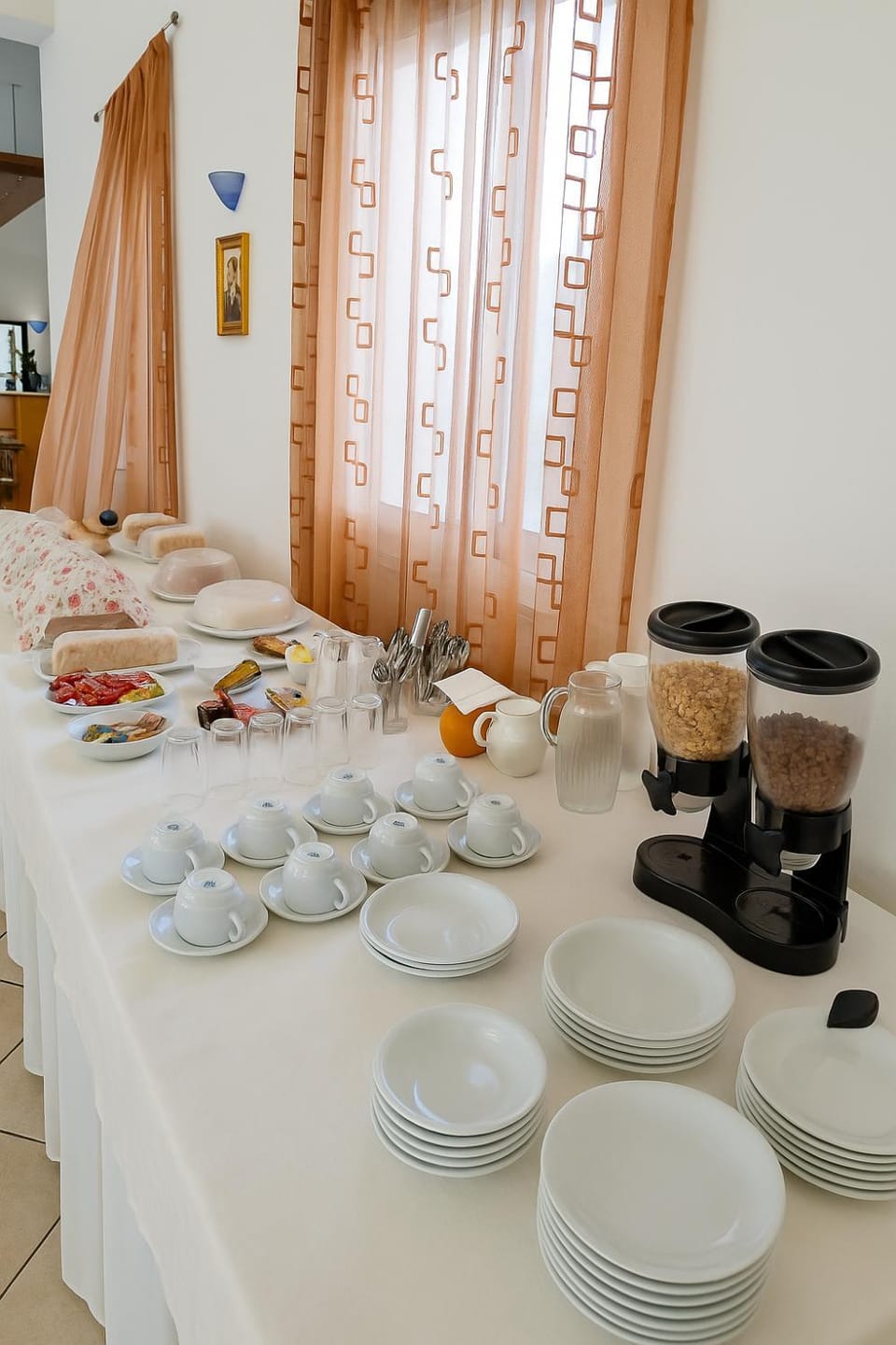 Property building, Breakfast