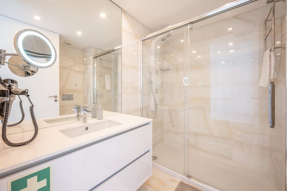 GuestReady - Beachfront Naufrago's Retreat 2 Apartment in Sesimbra