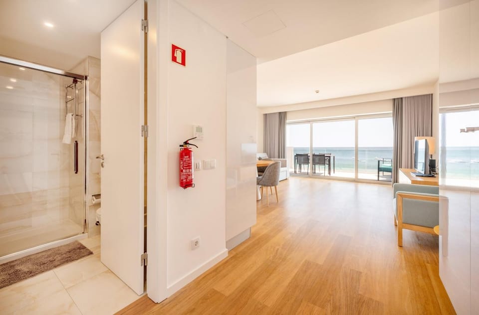 GuestReady - Beachfront Naufrago's Retreat 2 Apartment in Sesimbra