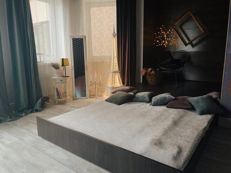 Bed, Living room, Photo of the whole room, Bedroom