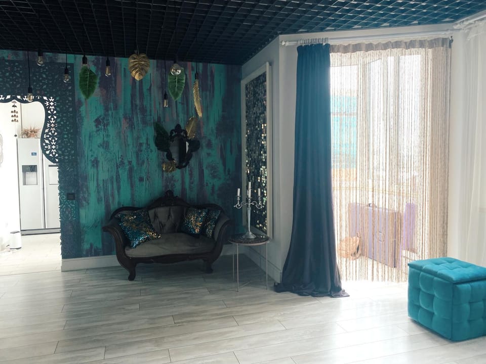 Bed, Living room