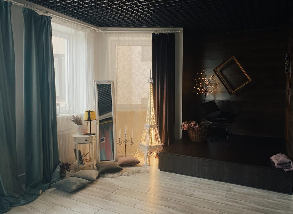 Bed, Living room, Photo of the whole room, Bedroom