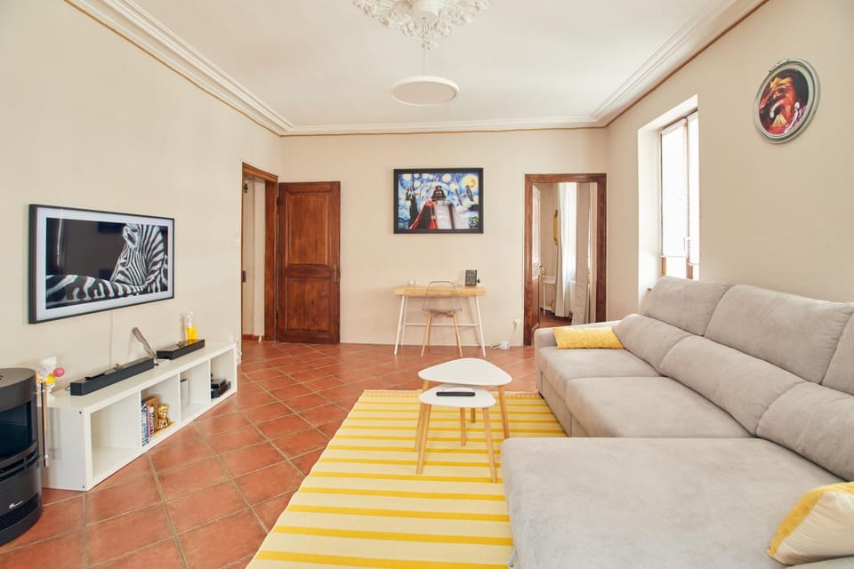 Communal lounge/ TV room, TV and multimedia, Living room, Decorative detail, Seating area