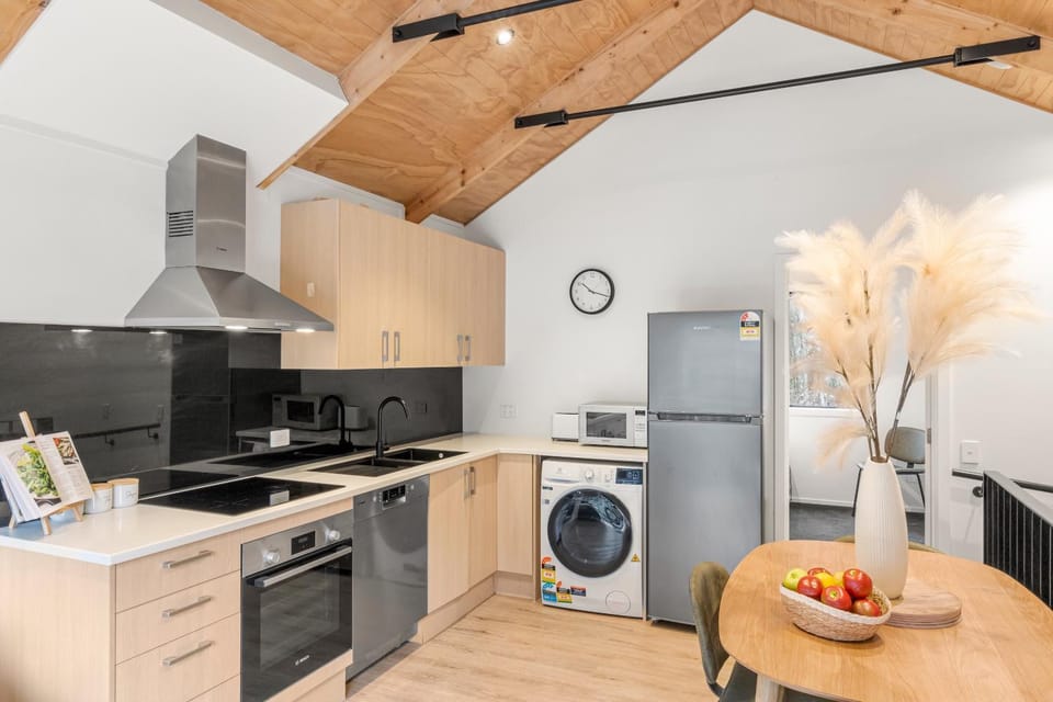 Kitchen or kitchenette, Dining area, dishwasher, oven, stove, washing machine