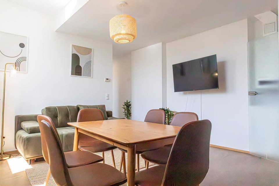 Communal lounge/ TV room, TV and multimedia, Living room, Seating area, Dining area, Evening entertainment