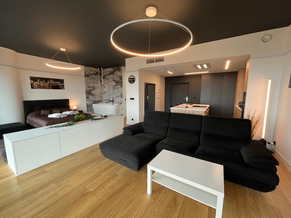 Hanza Tower - Luxurious Apartment 60m2 - 15th Floor City View Apartment in Szczecin