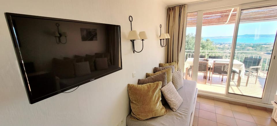 Rare pearl with pool and beautiful sea view Apartment in Grimaud