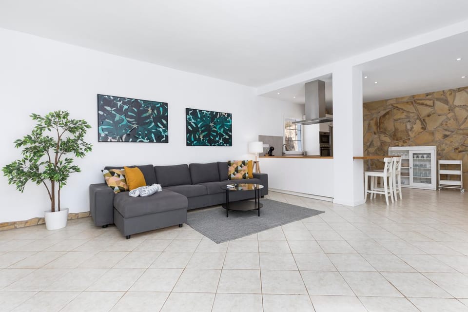 Kitchen or kitchenette, Living room, Seating area