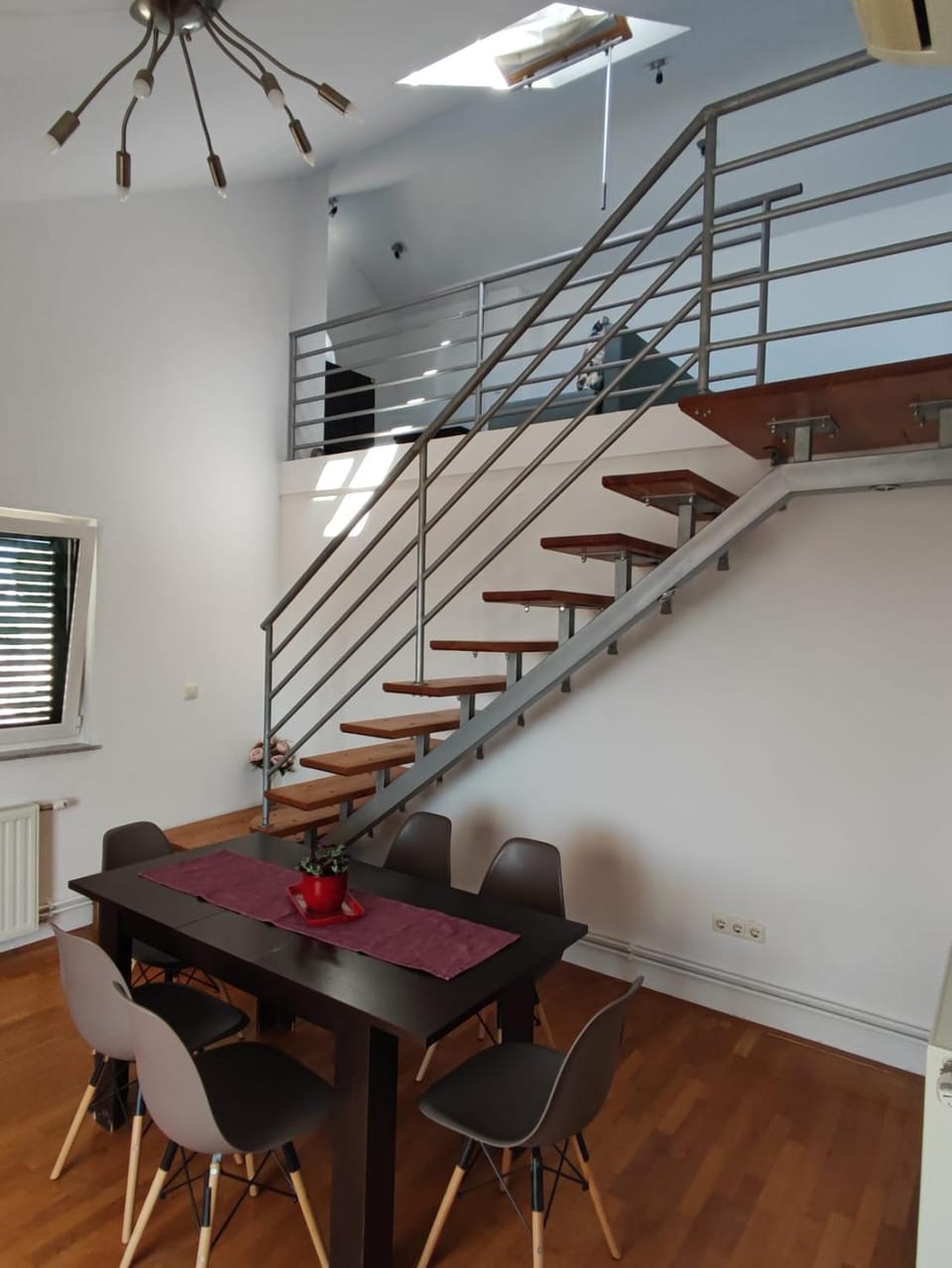 Seating area, Dining area