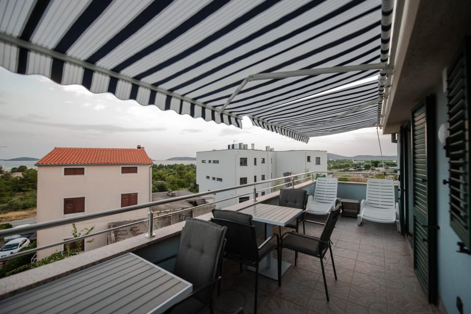 Day, View (from property/room), Balcony/Terrace, Balcony/Terrace, Dining area, Sea view, Quiet street view