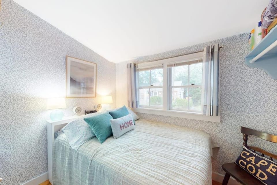 Drummers Cove Gem House in Wellfleet