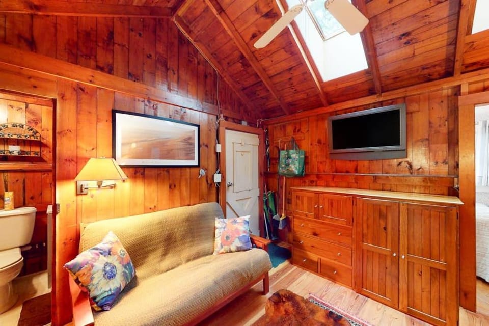 Drummers Cove Gem House in Wellfleet