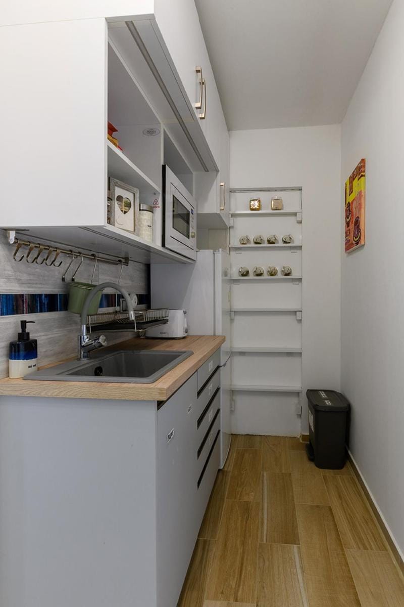 Kitchen or kitchenette, Kitchen or kitchenette, microwave