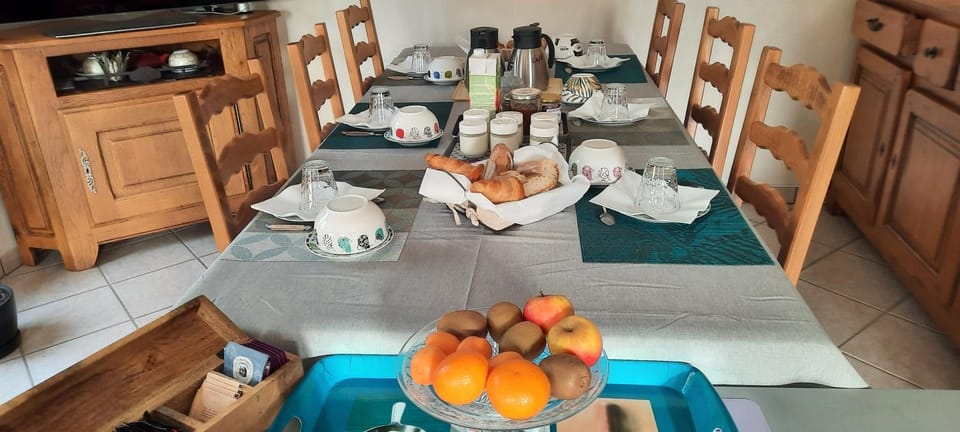 Living room, Continental breakfast