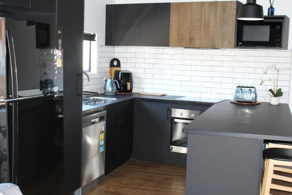 CBD Elizabeth St Modern Townhouse - Secure Parking House in Launceston