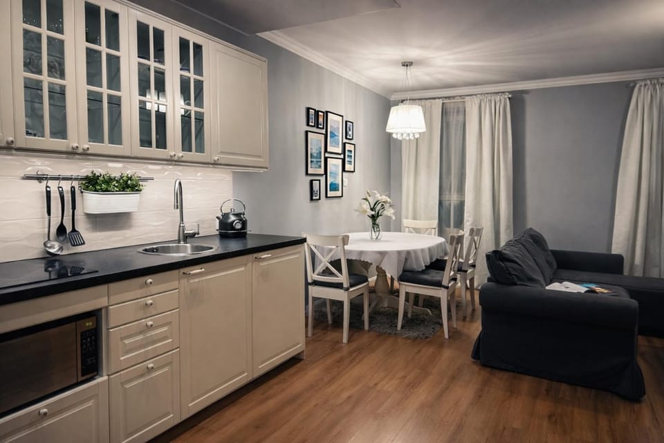 EUROPA22 Apartament z JACUZZI w samym sercu miasta Tomaszów Maz - balkon z widokiem na park i fontanny Szybkie zameldowanie od 13 Apartment in Masovian Voivodeship