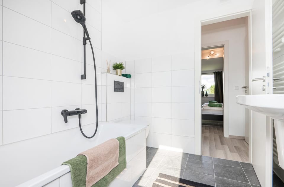 Shower, Bathroom, Bath, towels