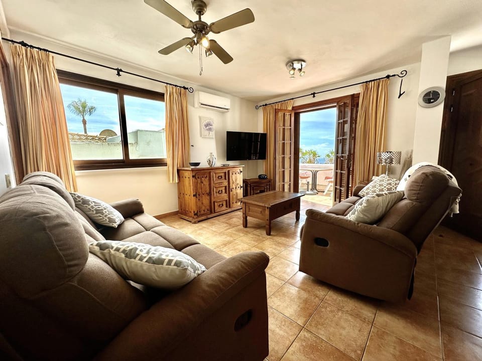 Communal lounge/ TV room, TV and multimedia, Living room, Seating area, Evening entertainment, fireplace
