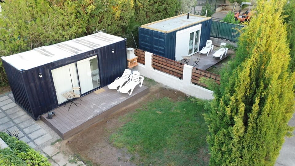 Property building, Day, Garden, Garden view