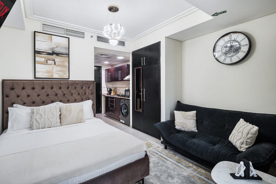 Cozy JLT Studio Lakeview Pool Metro Access Apartment in Dubai