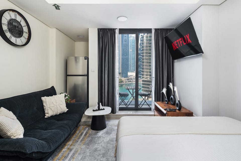 Cozy JLT Studio Lakeview Pool Metro Access Apartment in Dubai