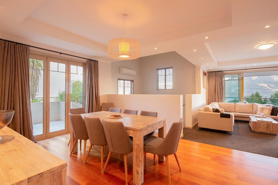 Living room, Photo of the whole room, Seating area, Dining area