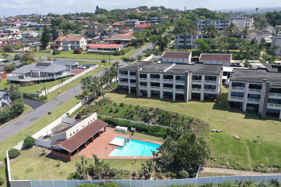 Property building, Bird's eye view, Pool view, Street view, Location