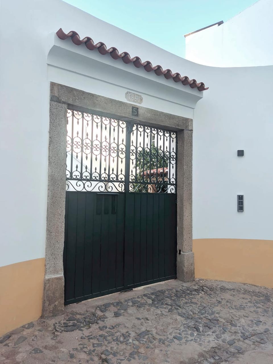 Facade/entrance