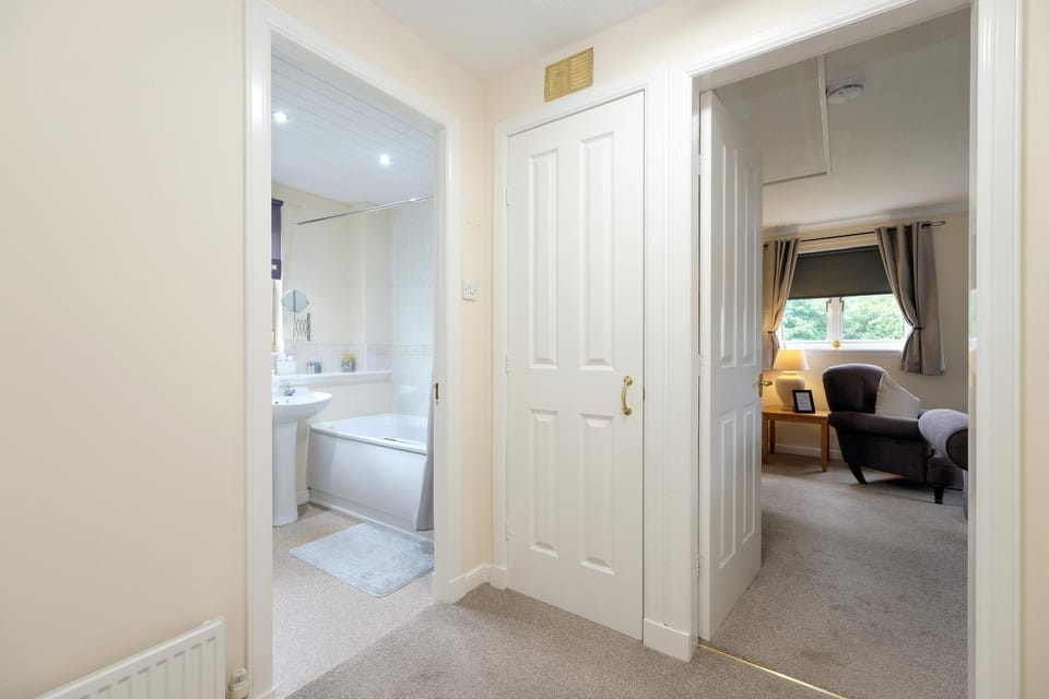 Pure Apartments Commuter- Dunfermline South Apartment in Dunfermline