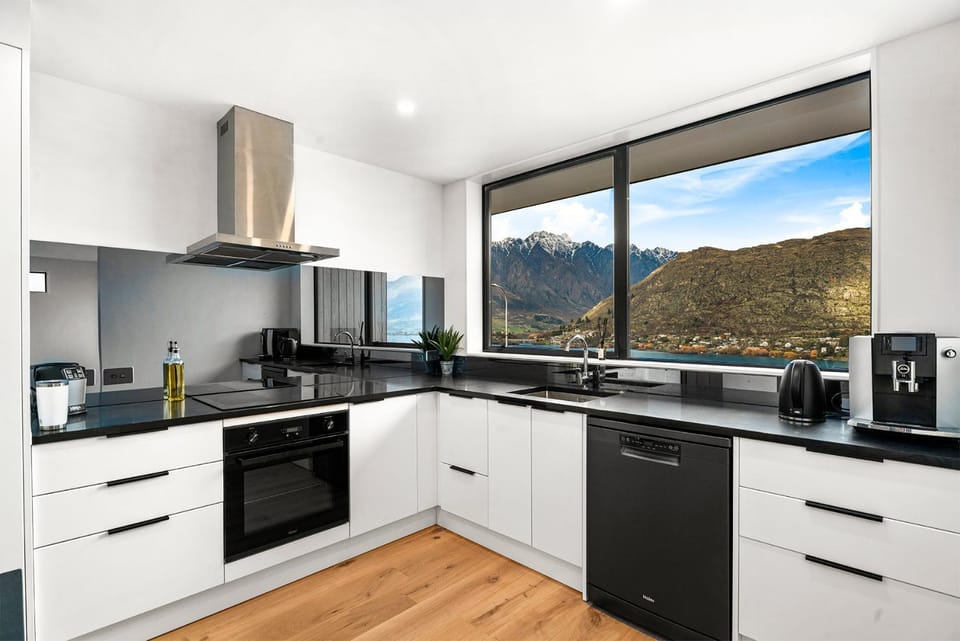 Natural landscape, Coffee/tea facilities, Kitchen or kitchenette, Mountain view, dishwasher, oven, stove, toaster