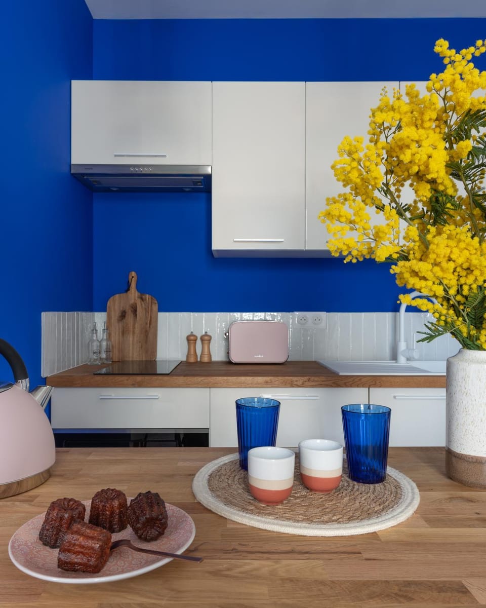 Kitchen or kitchenette, Food and drinks, Dining area, Food