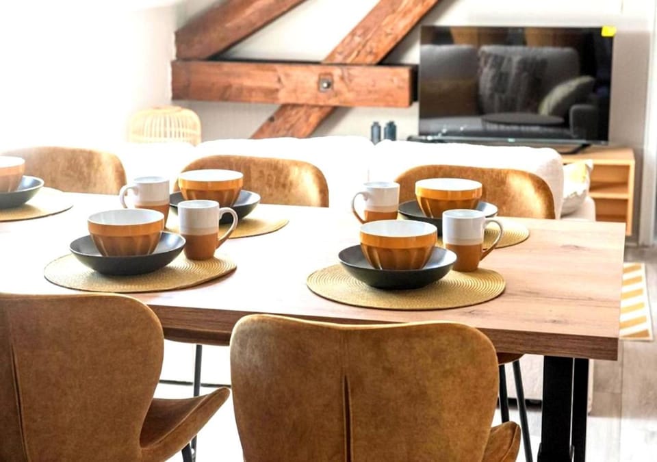 Seating area, Dining area