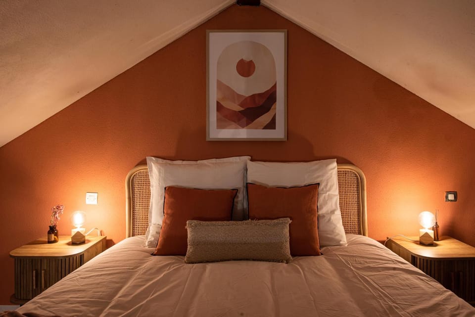 Bed, Photo of the whole room, Bedroom