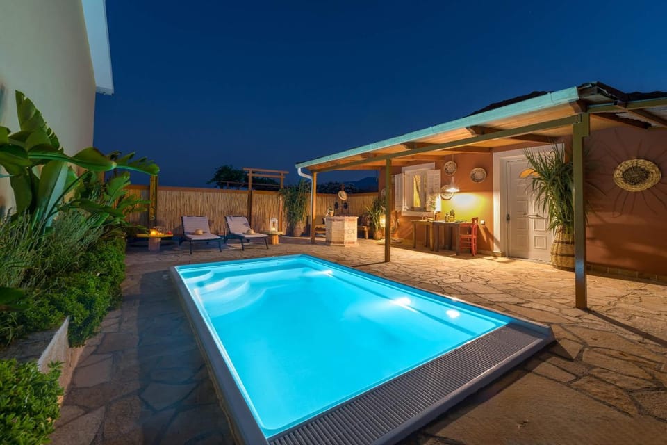Patio, Pool view, Swimming pool, Swimming pool, sunbed