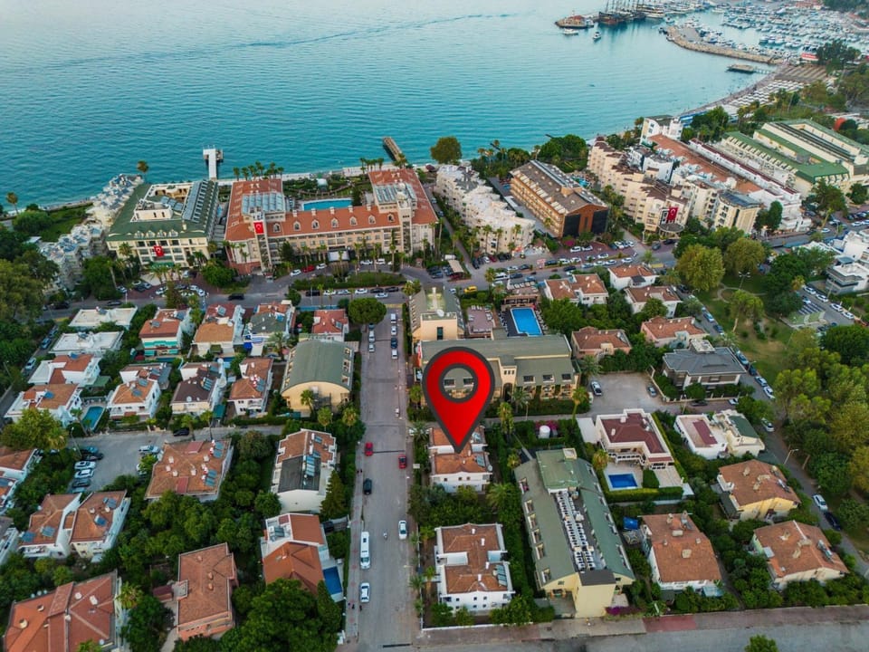 Property building, Bird's eye view, Sea view, Location