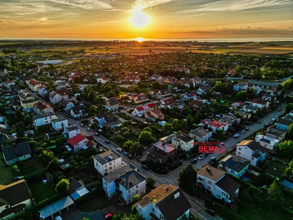Property building, Neighbourhood, Bird's eye view, Sea view, Street view, Location, Sunset
