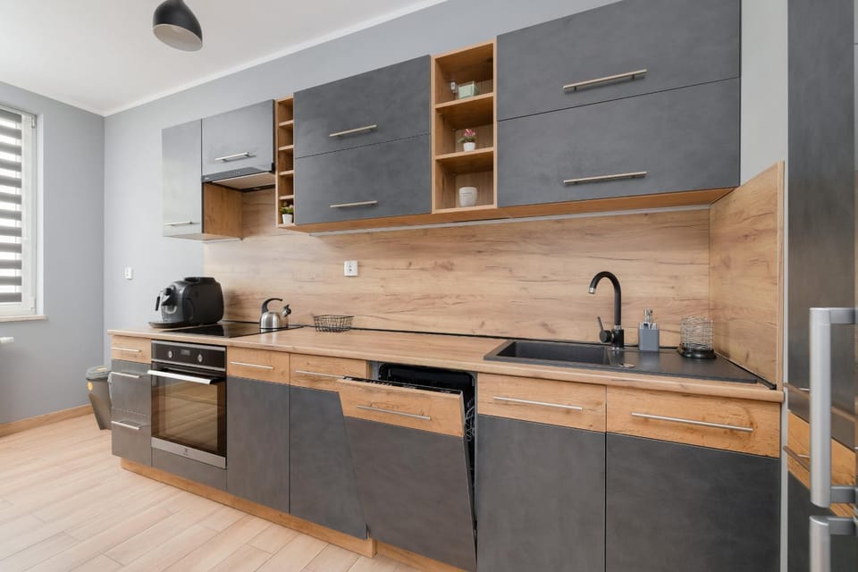 Coffee/tea facilities, Kitchen or kitchenette, stove