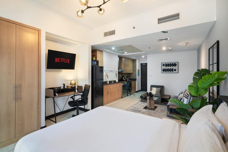 Luxury JLT Studio Lakeview Pool & Marina Walk Apartment in Dubai