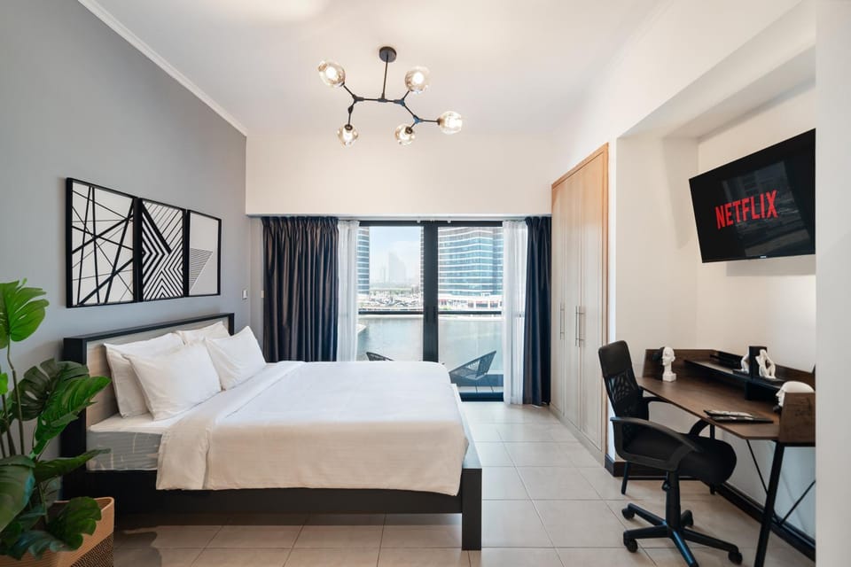 Luxury JLT Studio Lakeview Pool & Marina Walk Apartment in Dubai