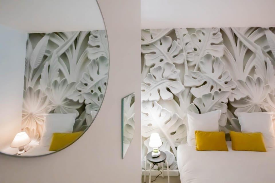 Bed, Decorative detail, Seating area, Bedroom