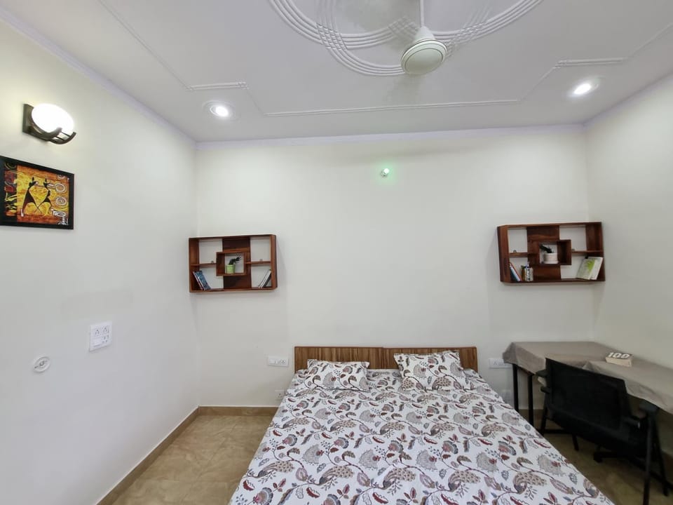 HOmTEL-1Bedroom Home Stay by Pushpanjali QLH Bed and Breakfast in Dehradun