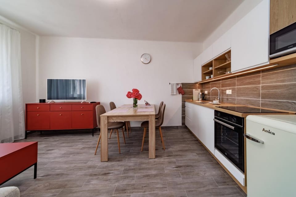 Kitchen or kitchenette, Living room, Dining area