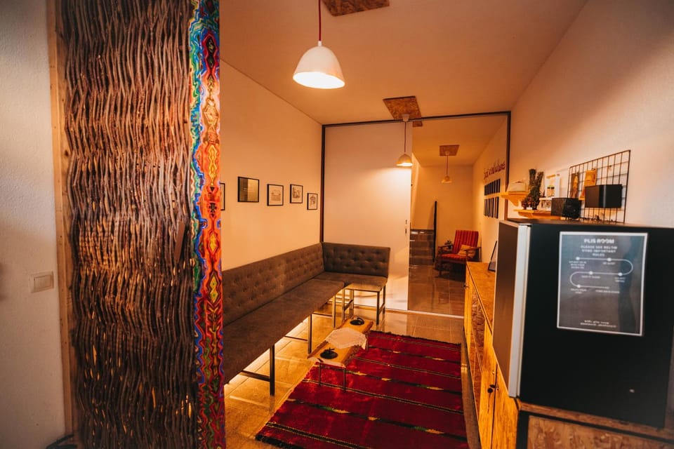 Living room, oven