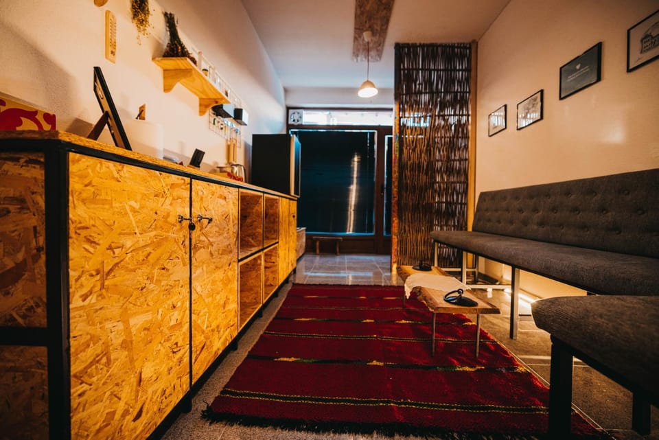 Living room, oven