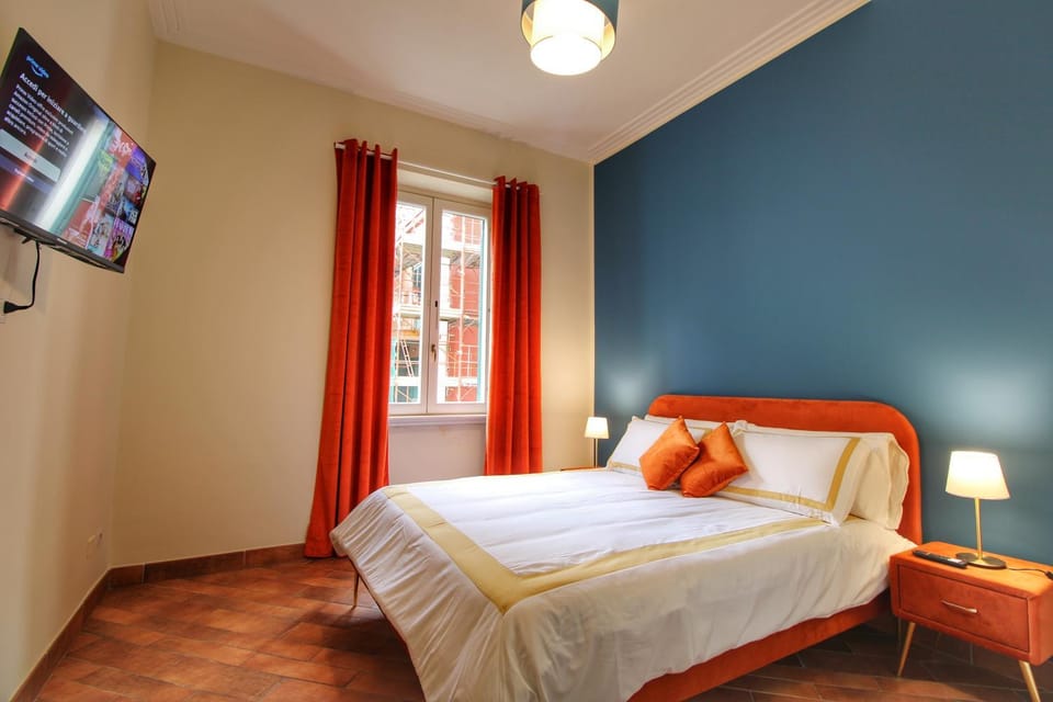 Bed, TV and multimedia, Bedroom