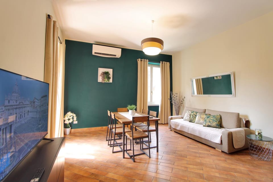TV and multimedia, Living room, Photo of the whole room, Seating area, Dining area, air conditioner