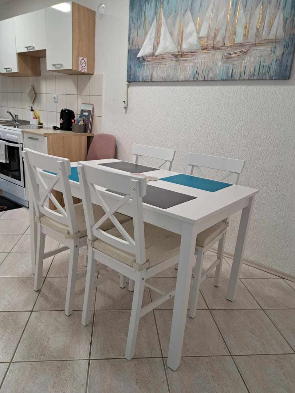 Kitchen or kitchenette, Dining area, minibar, pet friendly, stove, kitchen