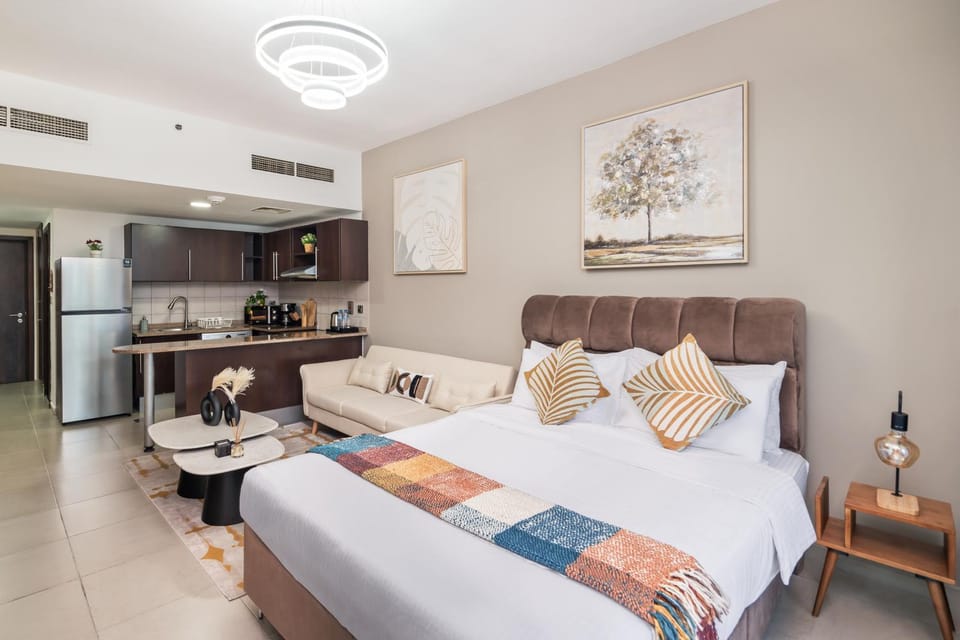 Furnished studio in Arch Tower, JLT near metro Apartment in Dubai